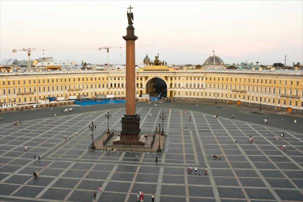 st_petersburg_palace_square-near_taleon_hotel