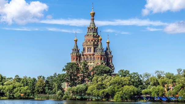 View_to_Saints_Peter_and_Paul_Cathedral_in_Peterhof_01